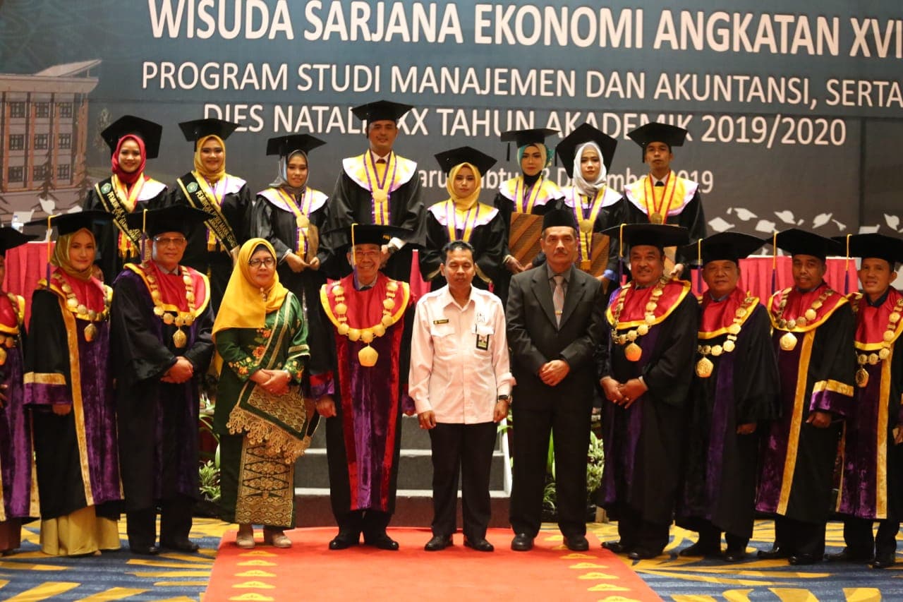 99 Lulusan STIE Bangkinang Diwisuda