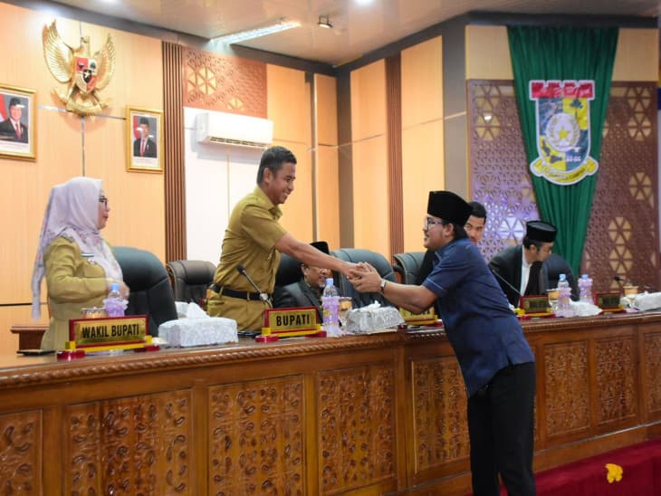 Golkar DPRD Kampar “Gedor” Pemkab: Infrastruktur Tak Merata, Nepotisme Disentil di Paripurna LKPj 2025