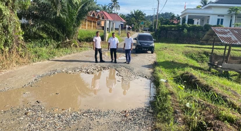 JALAN RUSAK JADI KELUHAN MENAHUN, Pj Kades Koto Mesjid Bergerak Cepat Usulkan Perbaikan ke Pemkab Kampar