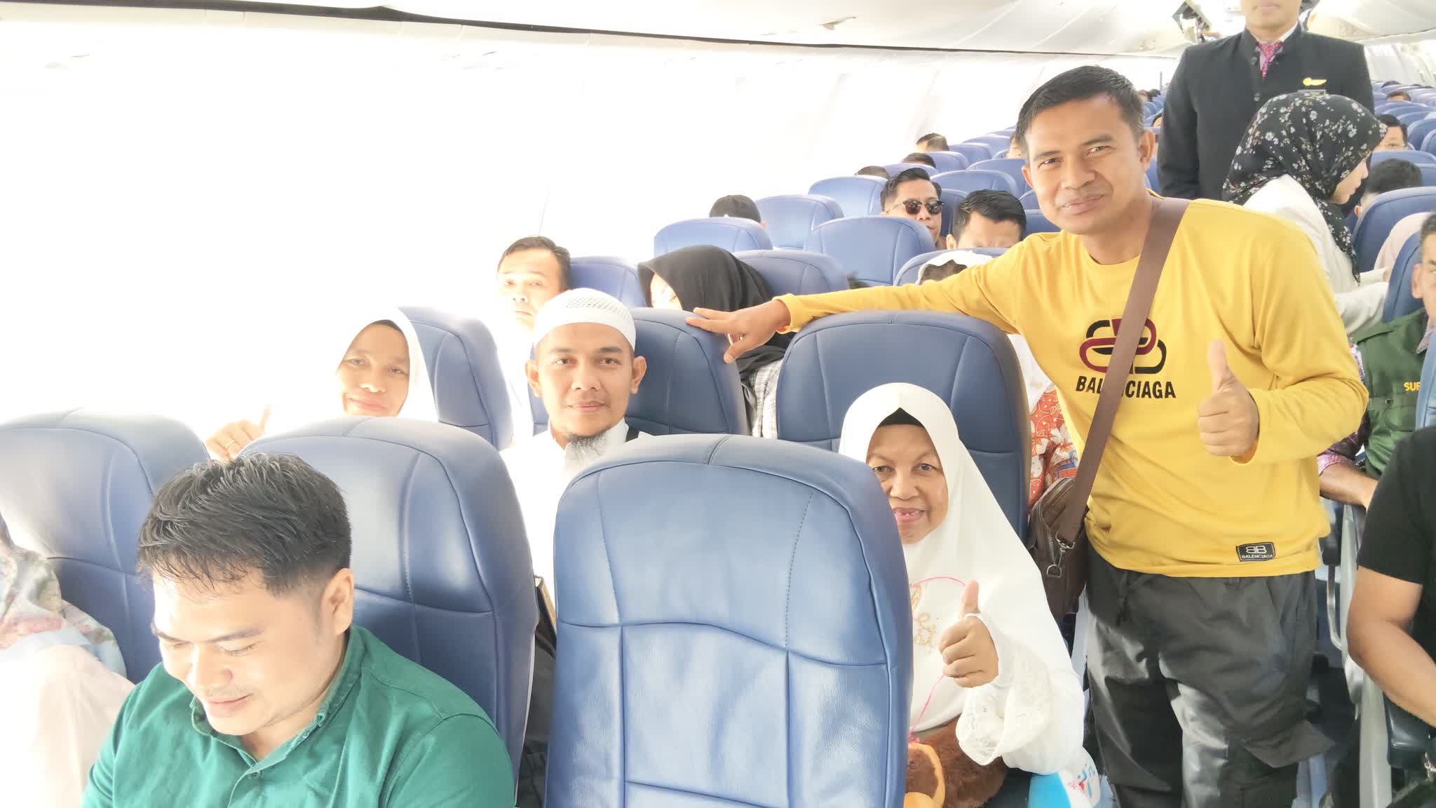 Humas Kemenag dan Staf Kemenhaj Kampar Kawal Langsung Pemulangan Jamaah Haji Kloter 06, Pastikan Jamaah Tiba Selamat ke Kampung Halaman