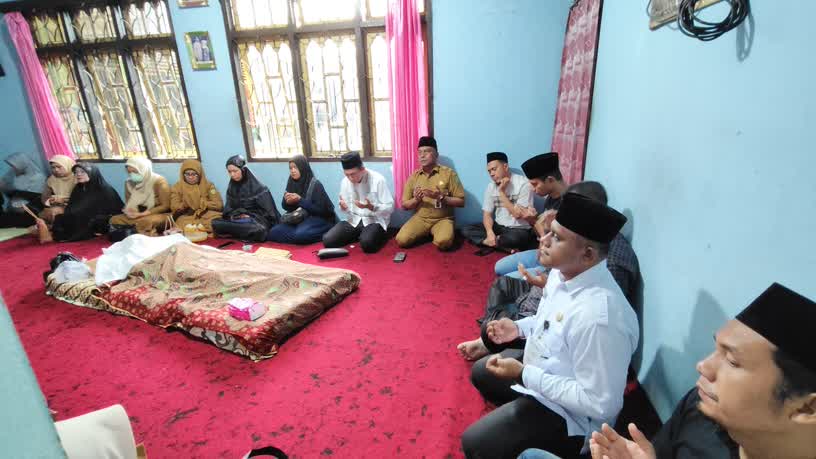 Ibunda Ketum Dewan Dakwah Kampar Wafat, Kemenag Kampar Langsung Takziah Kerumah Duka