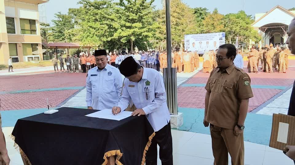 Disaksikan Bupati Kampar, Kakan Kemenag Kampar Teken MoU dengan BNK Kampar, Perkuat Sinergi Perangi Narkotika