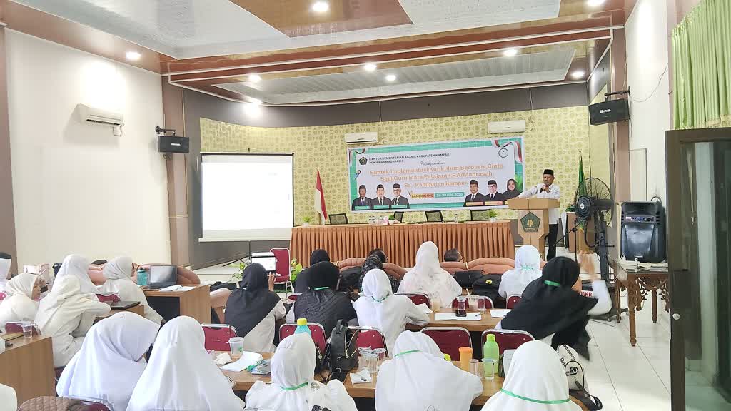 Kakan Kemenag Kampar: Guru Harus Jadi Teladan, Implementasi KBC Dimulai dari Keteladanan dan Pembelajaran Mendalam