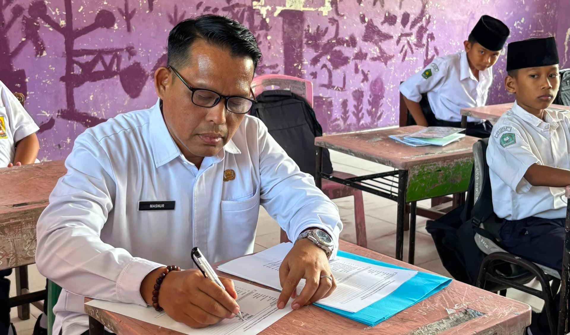 Kasi Penmad Kemenag Kampar Sidak Kelas MTsN 1 Kampar, Pastikan Pembelajaran Berkualitas dan Berorientasi pada Karakter