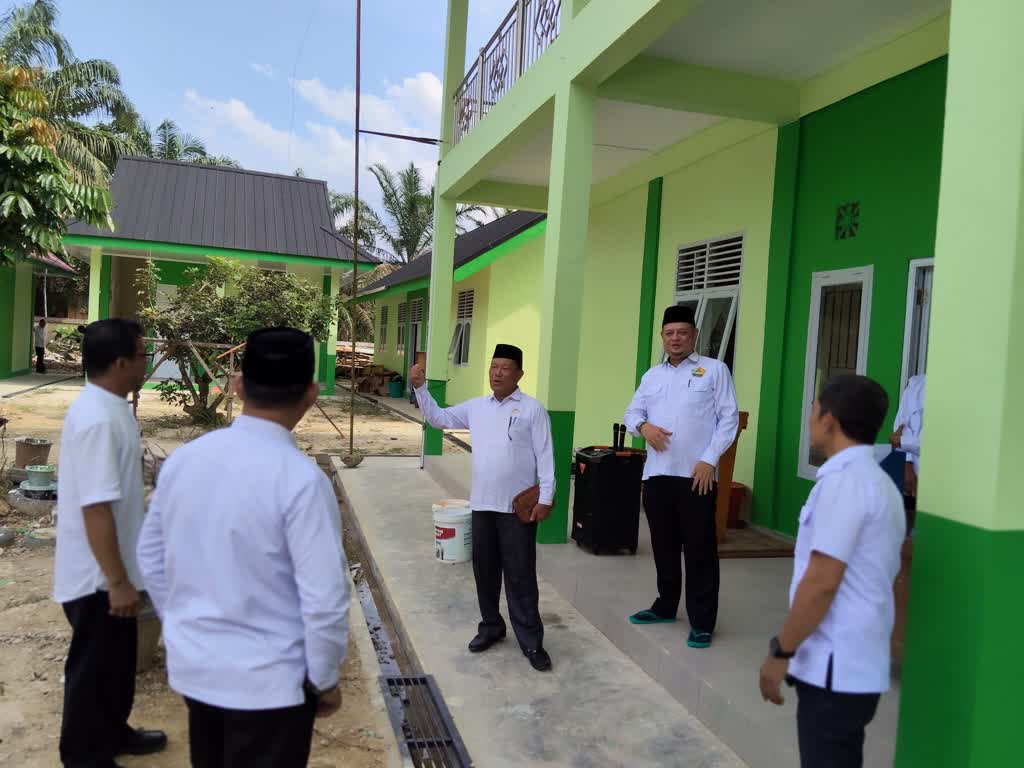 Pastikan Tepat Sasaran, Kakan Kemenag Kampar Tinjau Langsung Progres Rehabilitasi PHTC MTsN 7 Kampar