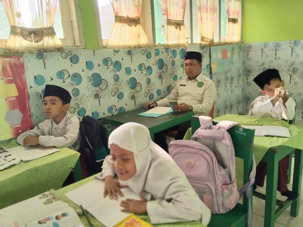 Pastikan Pembelajaran Berkualitas, Kasi Penmad Kemenag Kampar Sidak Mendadak ke MIN 1 Kampar