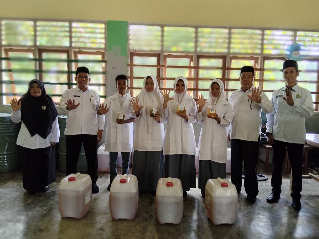 Biodiesel B100 MAN 5 Kampar Dilirik Nasional, Guru Pembimbing Riset Dipanggil ke Hambalang